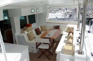 Tonina - Cockpit dining